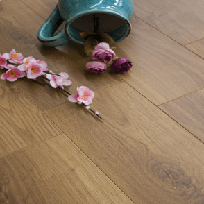 Lofthouse Netherlands Natural Oak Laminate Plank Flooring, 15mm, Underlay Attached, V Groove System, 1.20m2