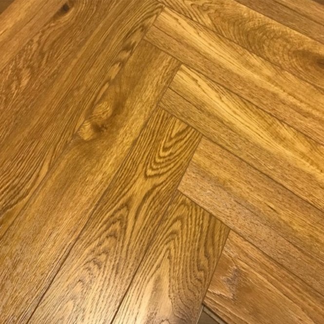 Knot and Grain Oak Wood Natural Oak Herringbone Parquet Laminate Flooring 12mm