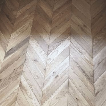 Natural Brushed Chevron Engineered Oak Wood Flooring 15/4mm x 90mm x 510mm